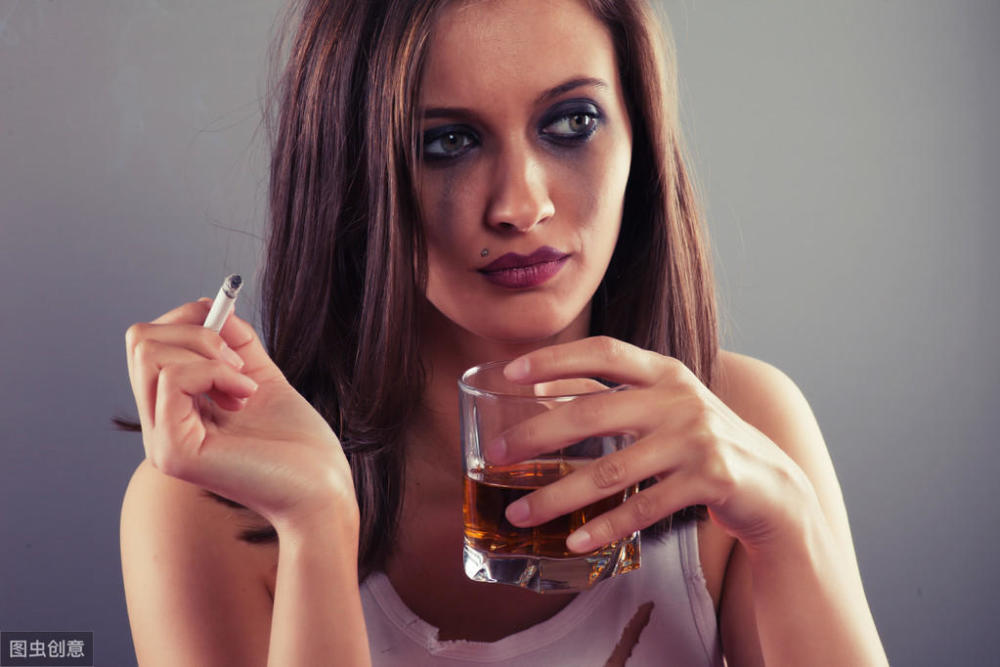 抽烟又喝酒的女人你会娶吗?