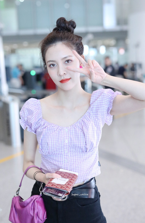 宋妍霏自称家中最丑,看到她双胞胎弟弟们后,网友:我信