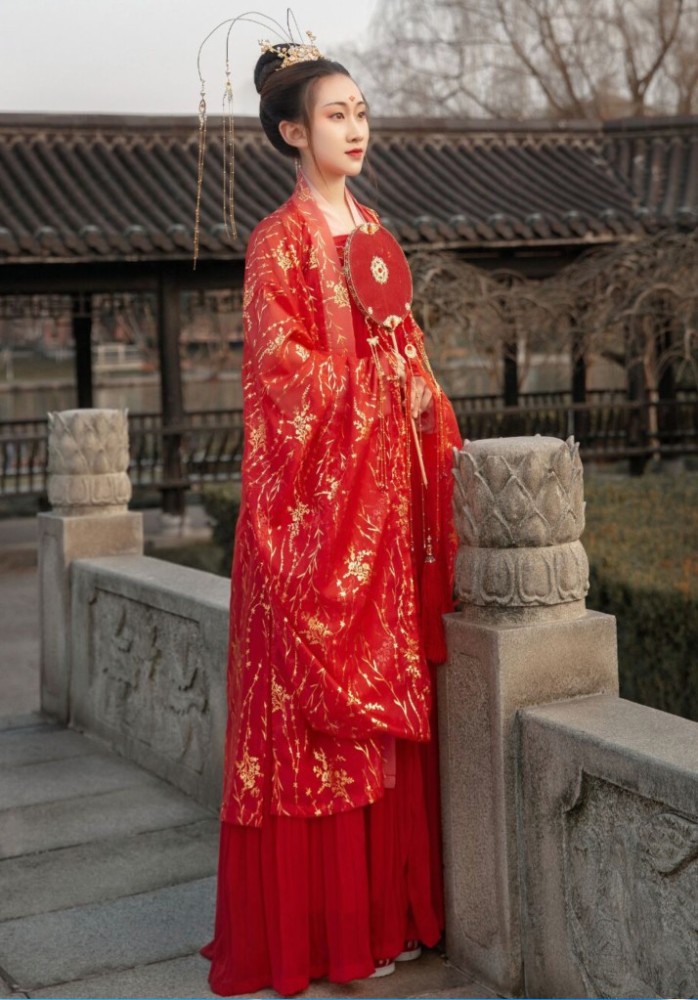 汉服:超有气质的红色汉服,显白又显瘦,气场十足!