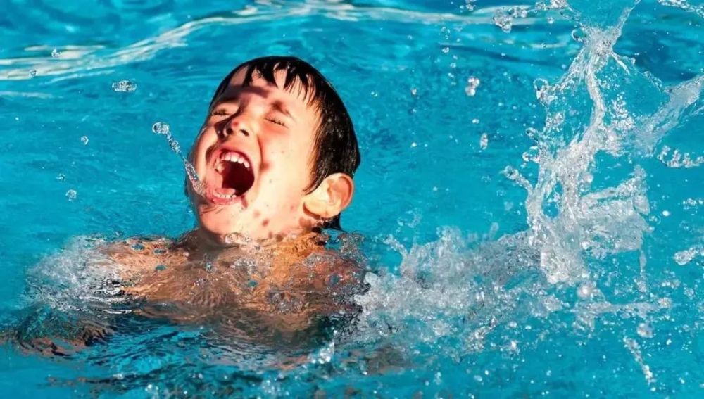 4岁男孩游泳回来一周后神秘死亡,这事千万不能掉以轻心!