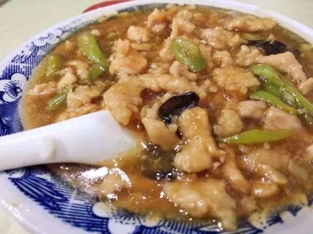 师傅,来份过油肉大米!