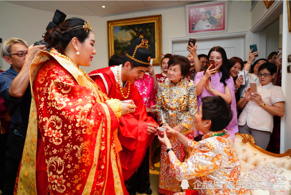 亿家婚纱_婚纱情侣头像(2)