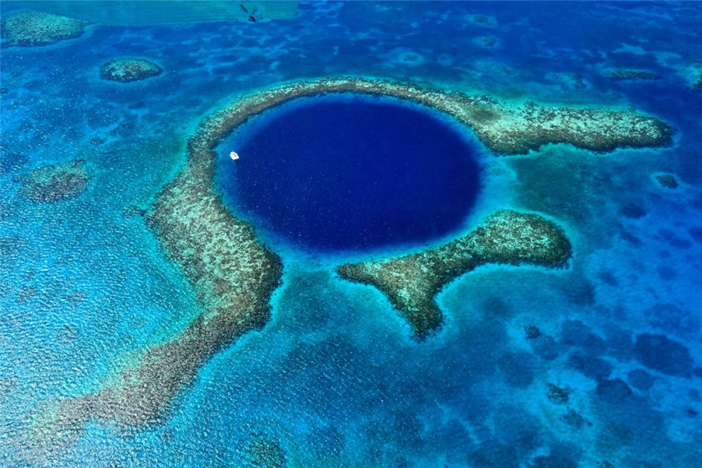 深海恐惧症者的"福音",世界上最大的海洋蓝洞