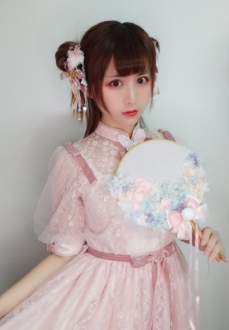 汉服仙女小姐姐,头上两个可爱的丸子,网友:萌萌哒女神