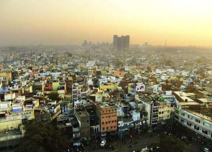 没有高楼的印度首都新德里,看起来像个大县城,感觉没有首都样