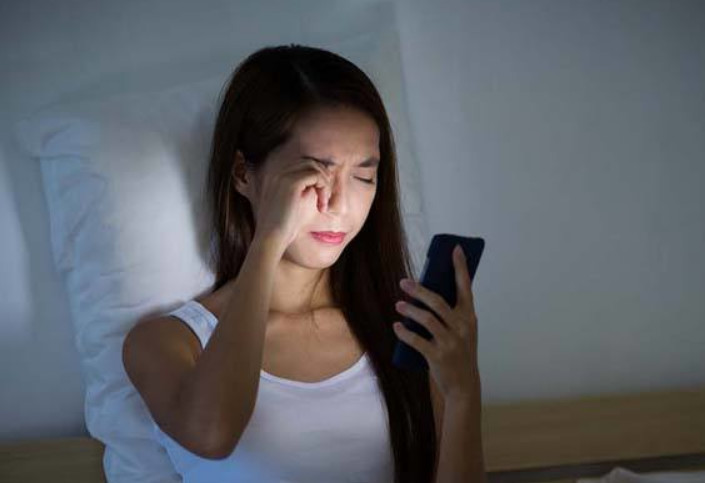 05后晚上熬夜"玩手机",牢记这3大禁忌,将近视"拒之门外"