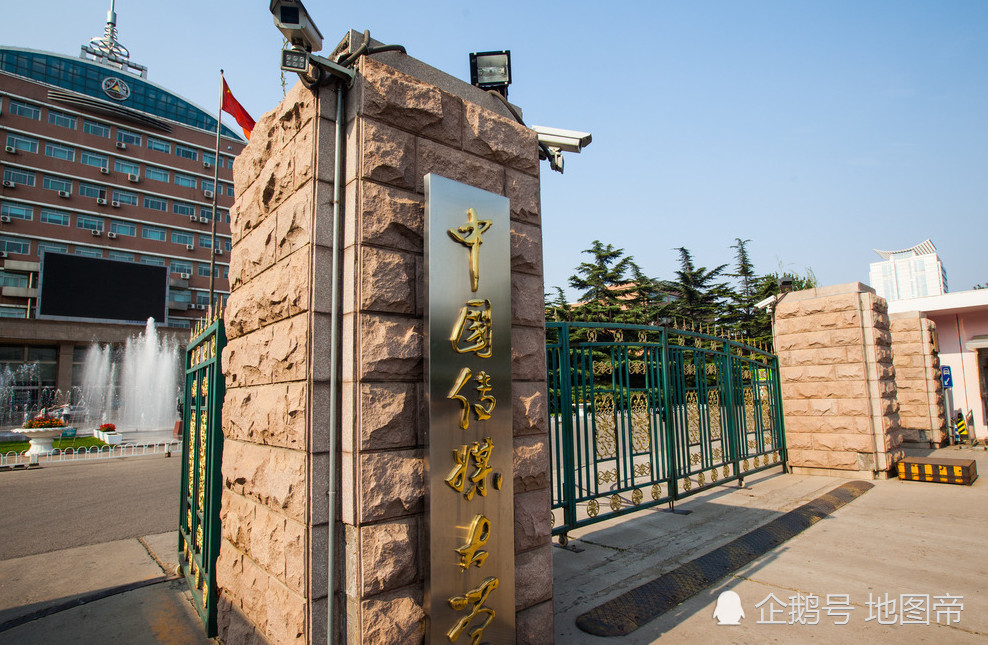 中国传媒大学,简称"中传",位于北京市朝阳区,新闻传播学,戏剧与影视学