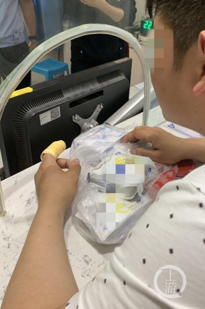 男子到派出所掏出一包卫生巾找民警鉴定,结果