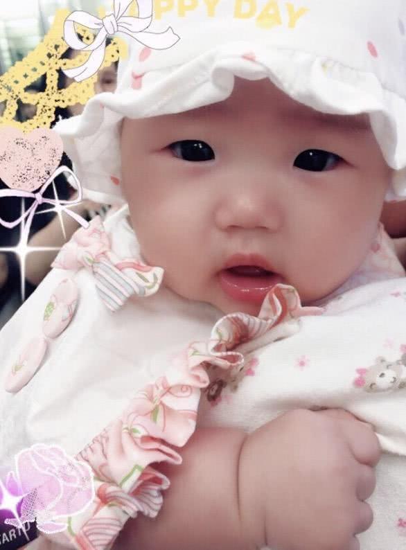 伊能静女儿像整容一般蜕变,3岁小米粒美得开挂,差点没