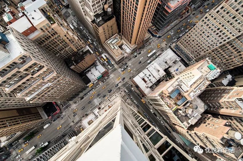 这位摄影师不用无人机,专门爬高楼俯拍纽约!像科幻电影一样!