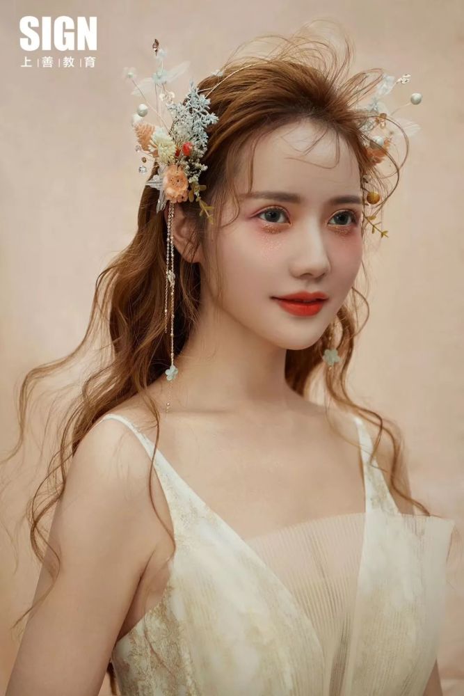 森系新娘造型,美美哒夏日鲜花编发