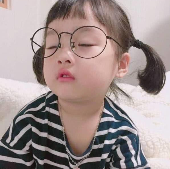 朱亚文夫妻的基因太强大,看见他们的女儿,网友:这个是权律二吗