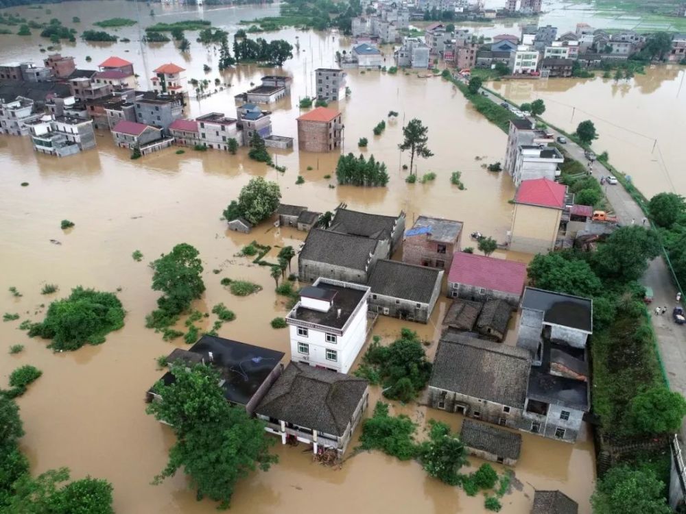 南方暴雨持续 多地需警惕洪涝灾害