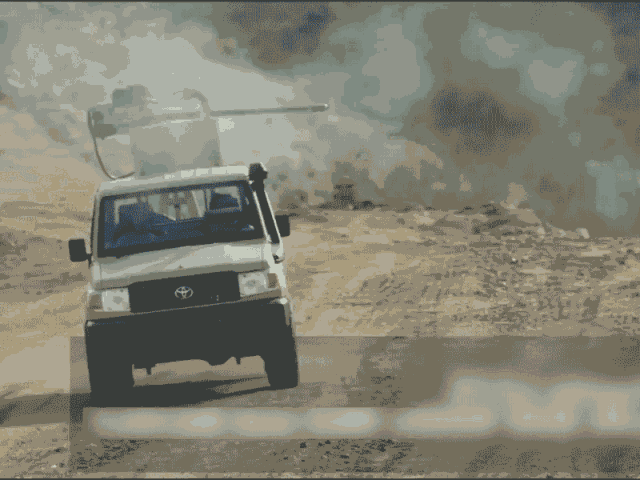 美国军火商为什么在丰田皮卡车上安装阿帕奇机炮!