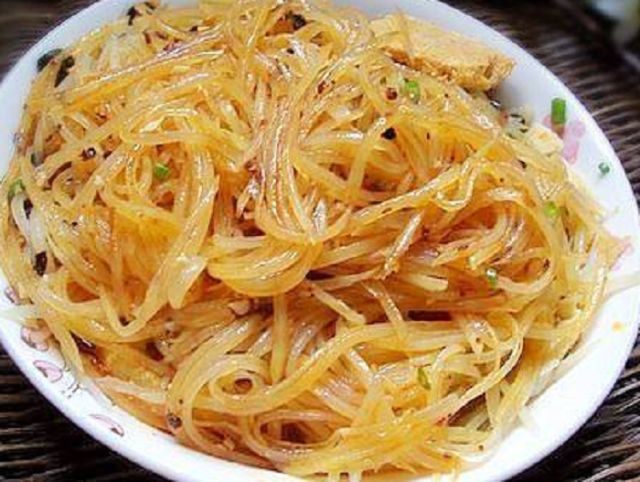 凉拌土豆丝需要下锅焯水吗?很多人忽略小细节,难怪做出来不好吃