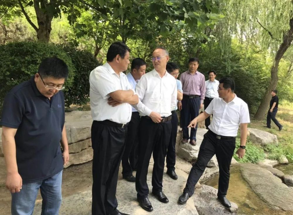 6月12日上午,副市长,崮河河长郑德庆对崮河河长制工作进行现场巡查