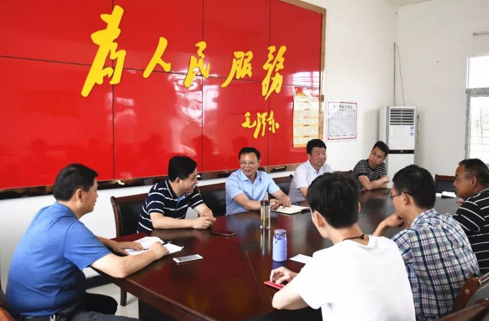 襄州法院党组书记,院长周俊庆深入扶贫联系点调研精准