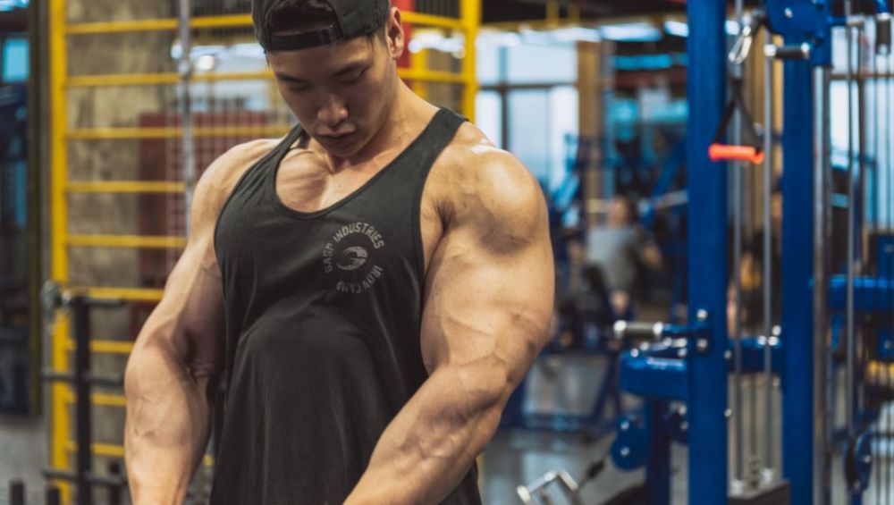 中国又一获得ifbb职业卡的健美运动员