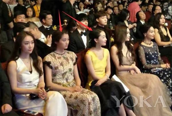 关晓彤和二姨直播晒下巴 1700万人力证自己纯天然！