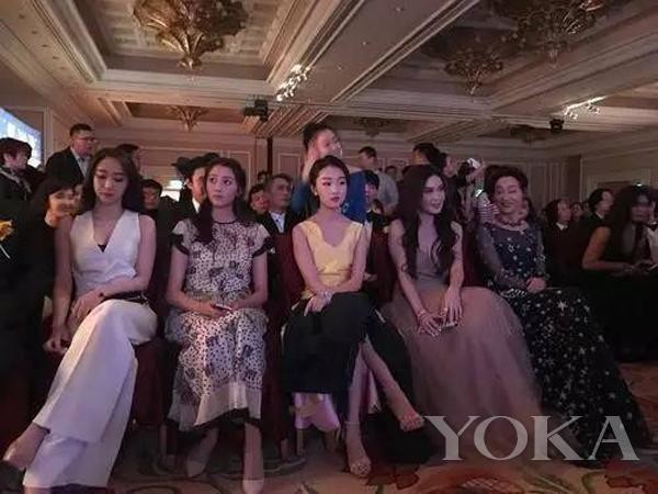 关晓彤和二姨直播晒下巴 1700万人力证自己纯天然！