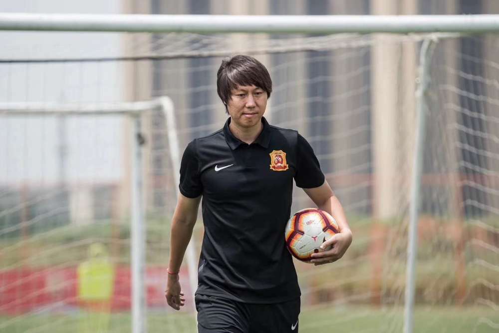武汉卓尔职业足球俱乐部董事长:田旭东 媒体:请您介绍下新基地的整体