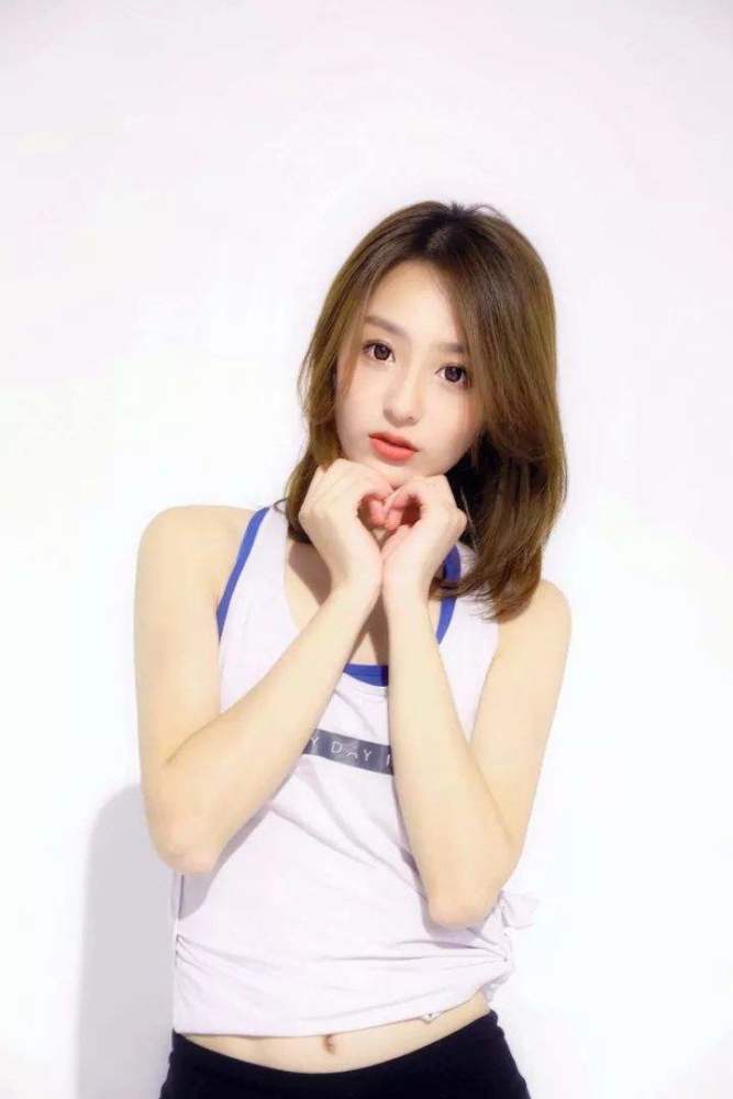 腾讯女主播王小七一个深受球迷喜欢的甜美主播
