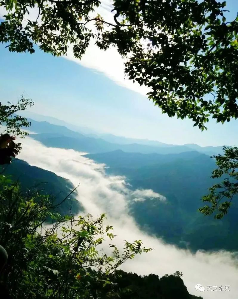 甘肃天水李子园 风光秀丽白音山