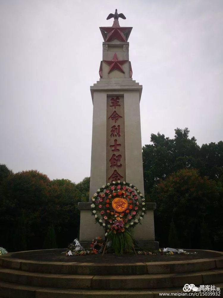 在海沧烈士陵园中,在龙海月港玉枕岛渡口旁的烈士纪念碑上,还有在