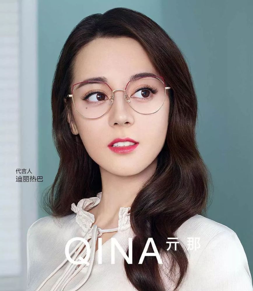 鹿晗戴眼镜是贵公子,关晓彤戴眼镜怎么就感觉