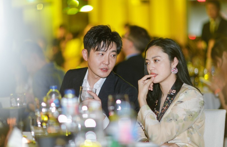《都挺好》剧组上海举办白玉兰酒会重聚,众多明星一一