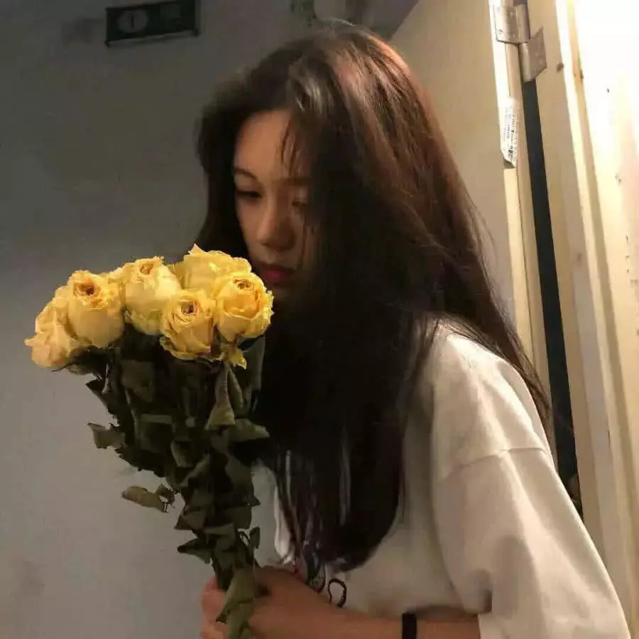 ins·敲奶思·女生头像:"就算是天命,也该偏心你一些才是"