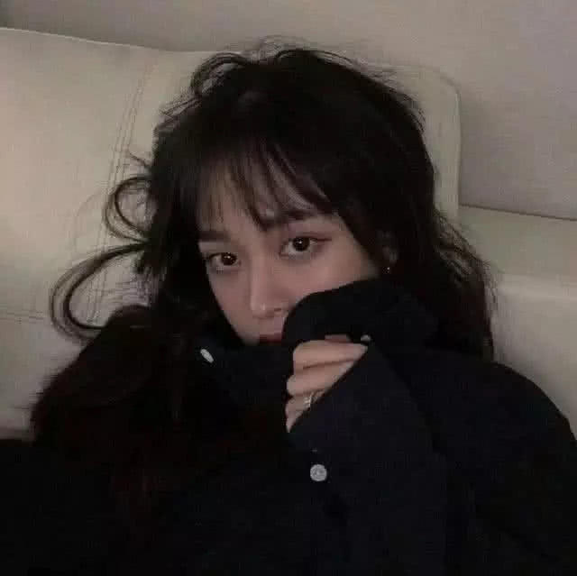 ins·伤感·女生头像:想做一个左手捧花,右手执刀的少女!