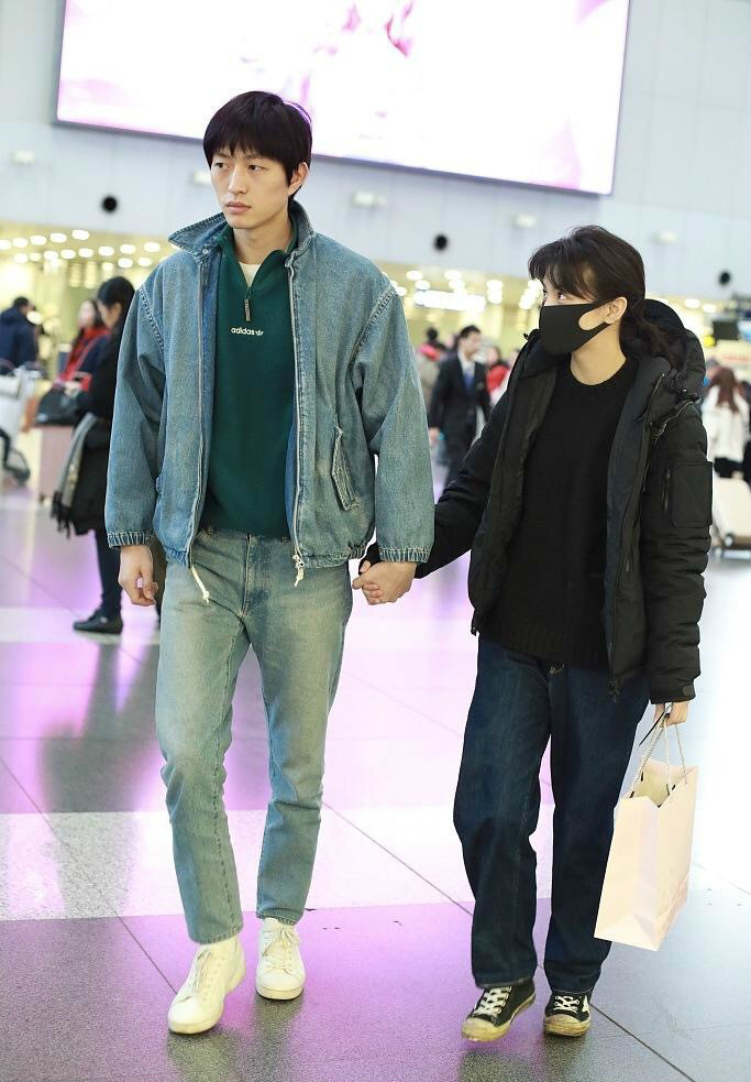 金大川前女友撞上现女友!春夏百褶裙好清新,cici气质太抢眼