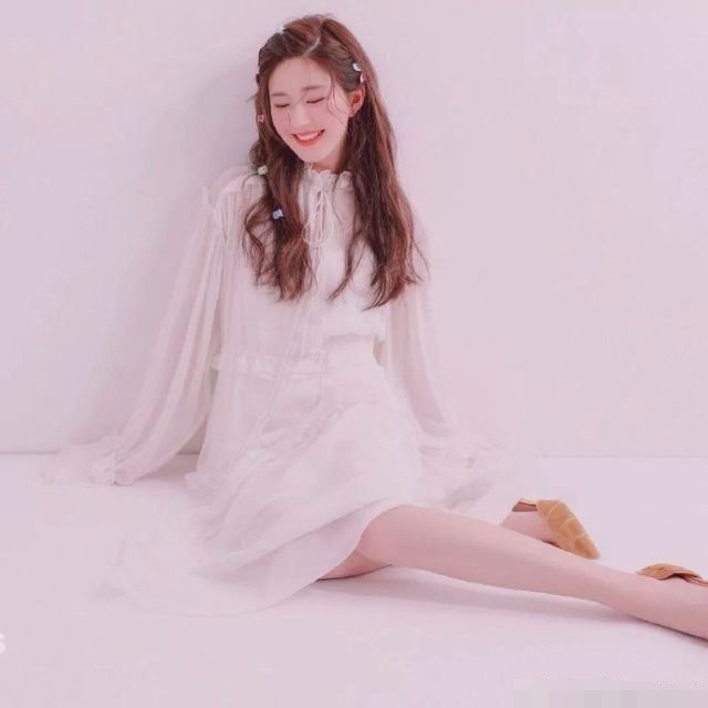 赵露思是什么宝藏女孩?头戴简易发夹,笑起来时少女心爆棚