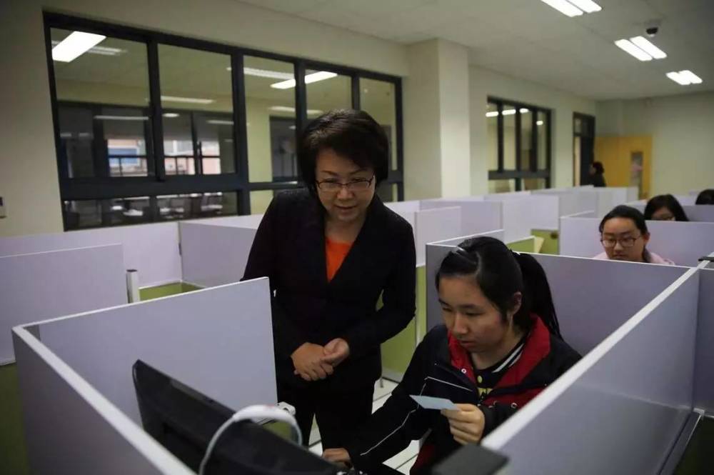 上海高考外语将一年两考 已建成听说测试标准