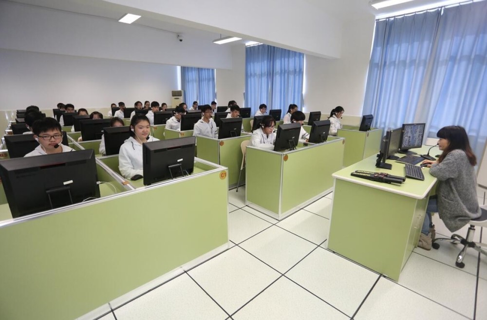 上海高考外语将一年两考 已建成听说测试标准