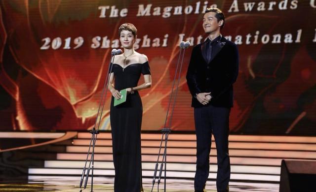 马伊璃笑侃当年与胡歌颁奖摔倒,如今再次自嘲