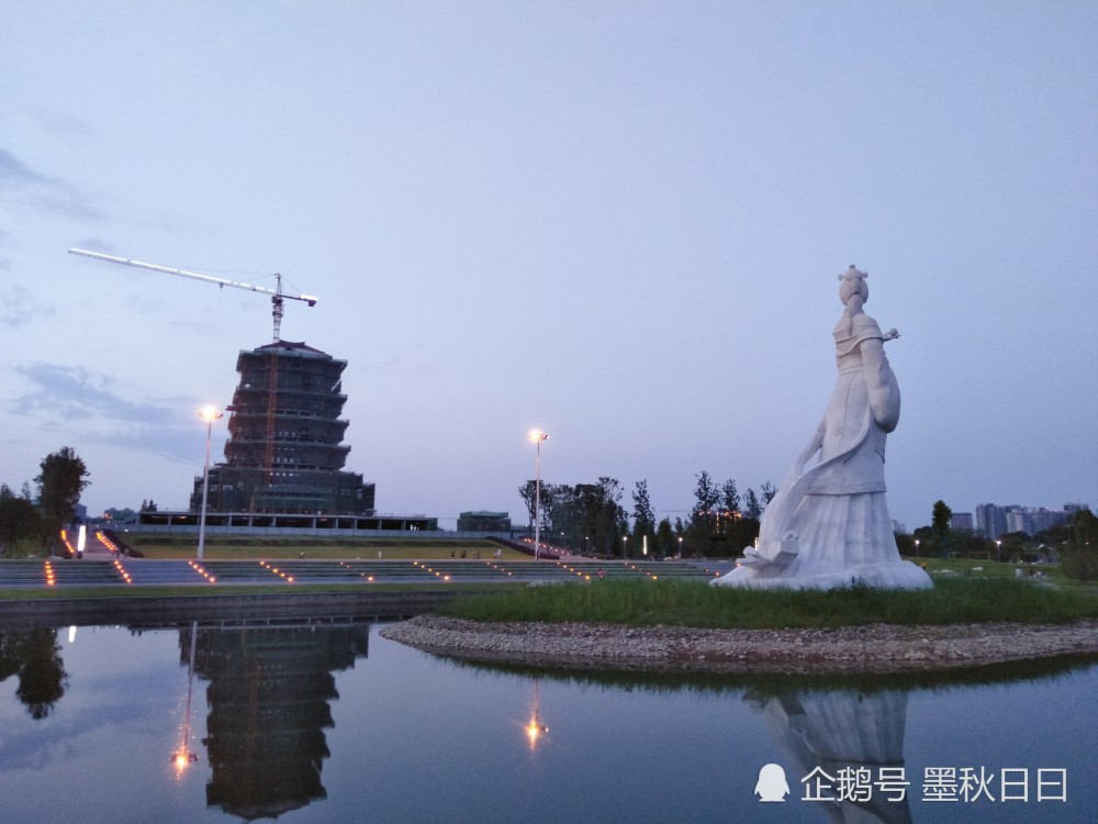 高考结束了,正好去汉中天汉湿地公园散步,顺便看一下天汉楼