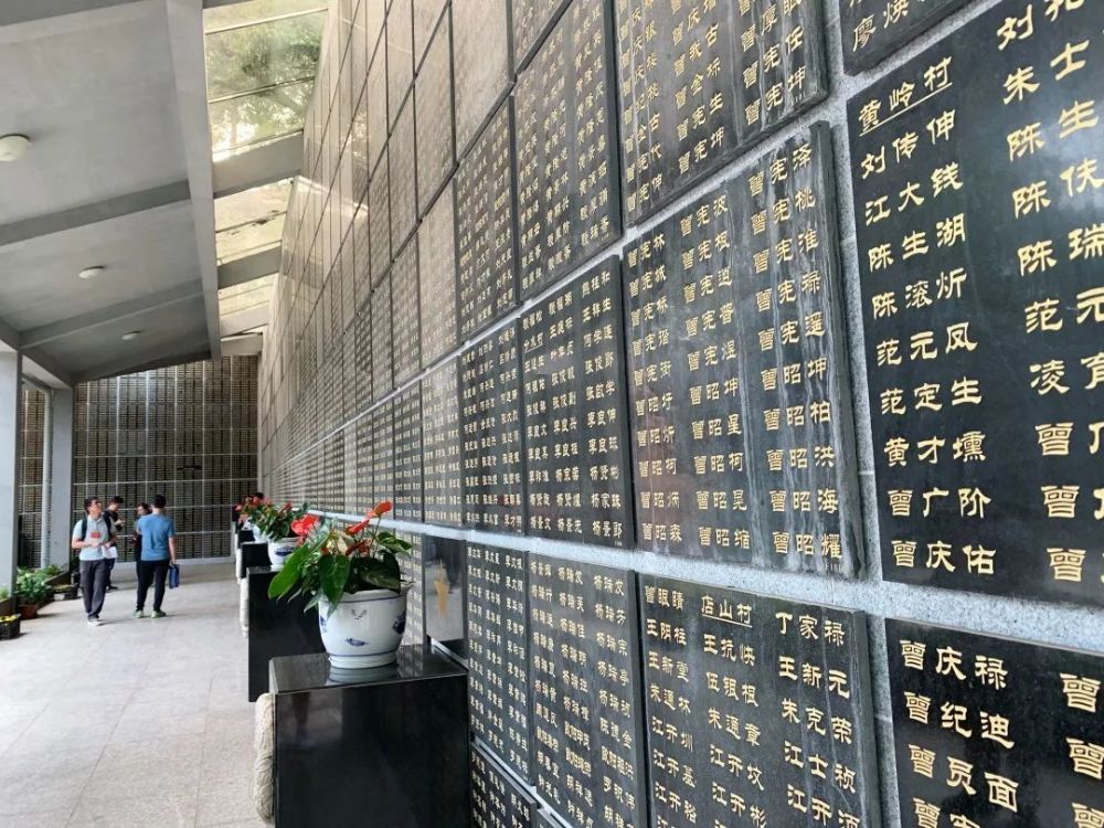 为国捐躯5万多人   姓名可考烈士达23179名   仅牺牲在长征路上的兴国