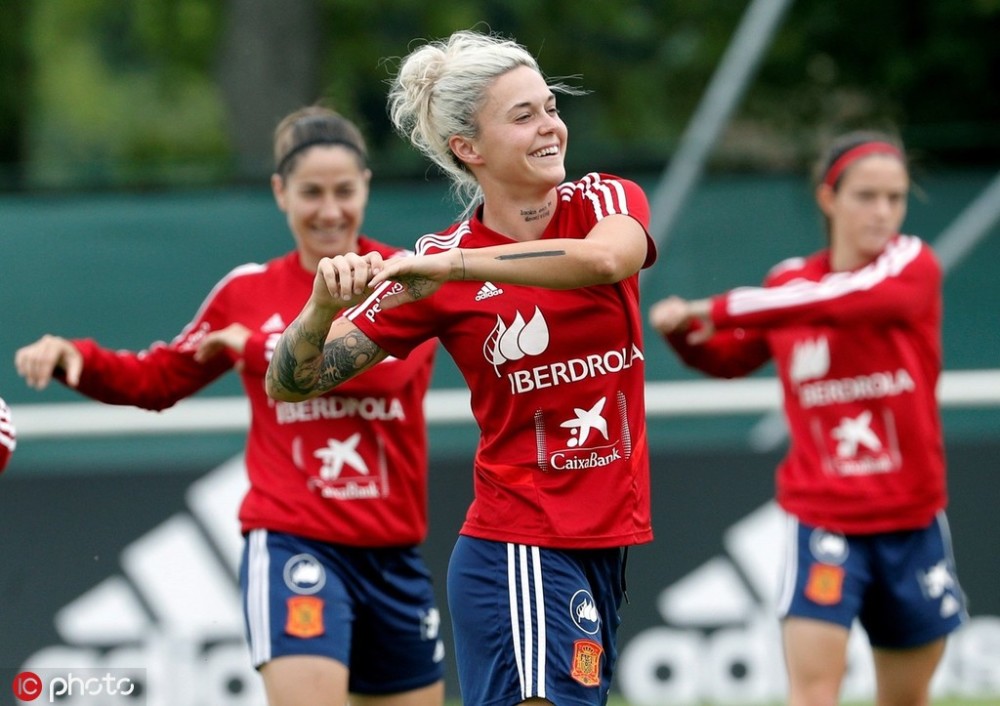 西班牙避谈淘汰赛战美国 大巴黎队友赞王霜:她