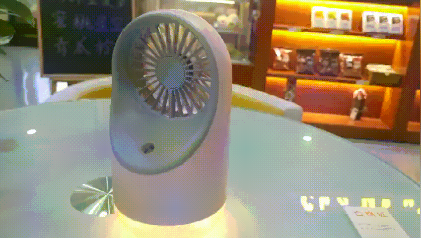 喷雾风扇有三种功能,分别是风扇,加湿器,小夜灯.