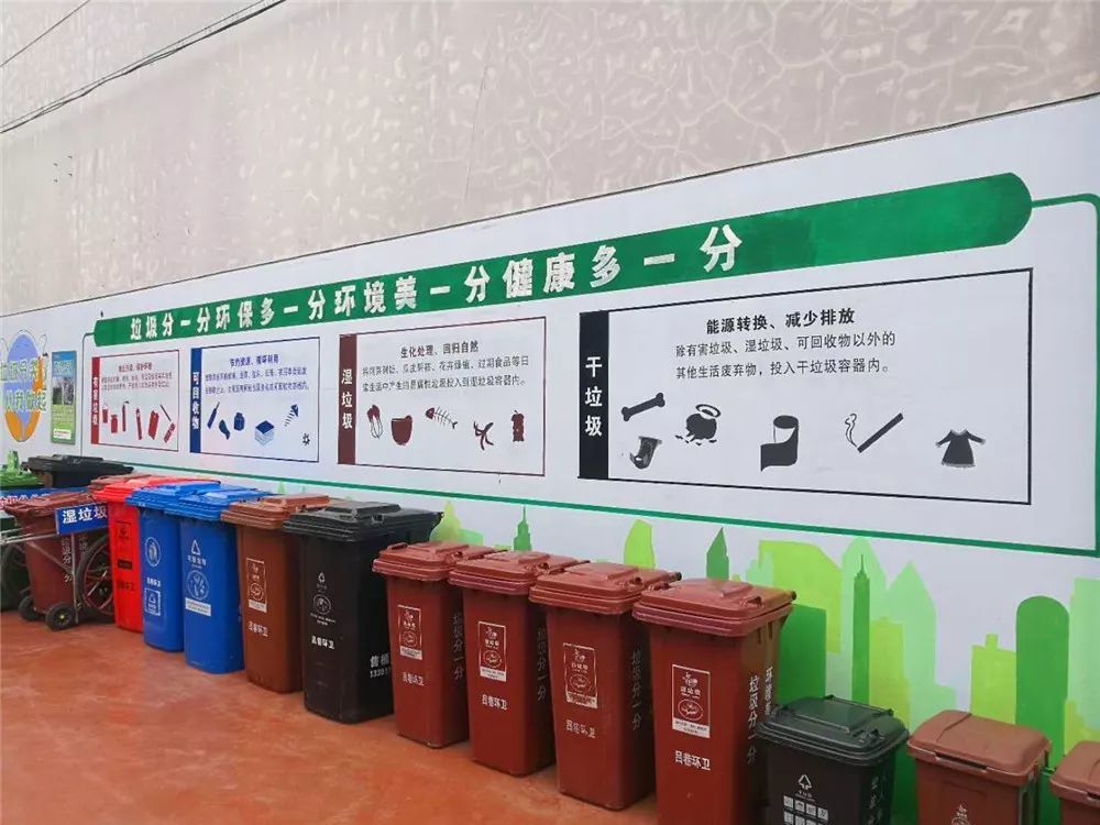 此外,针对装修,大件垃圾,小区在湿垃圾处理房附近也规范了一处堆放点