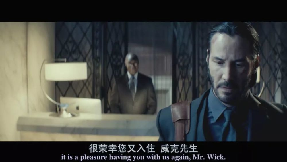 亡妻留下的狗狗被杀后,约翰·威克换上炫酷的防弹西装,到杀手酒店花重