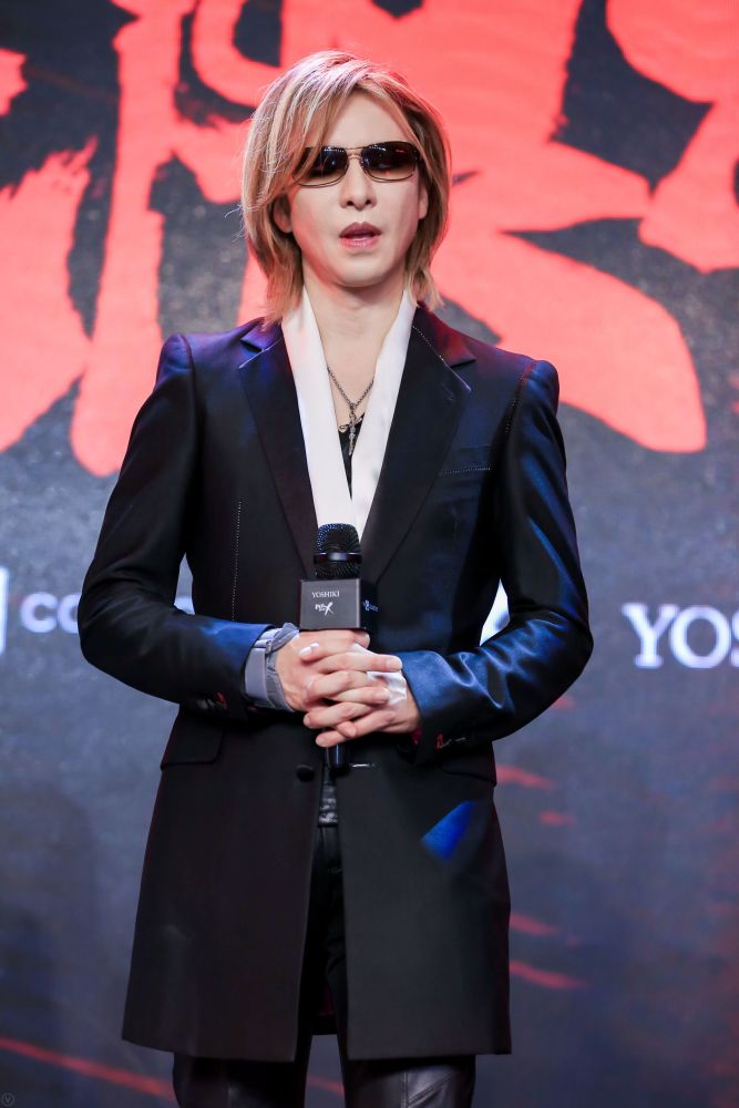 一线 X Japan队长纪录片将引进 吉他手葬礼依然让他心碎 看点快报