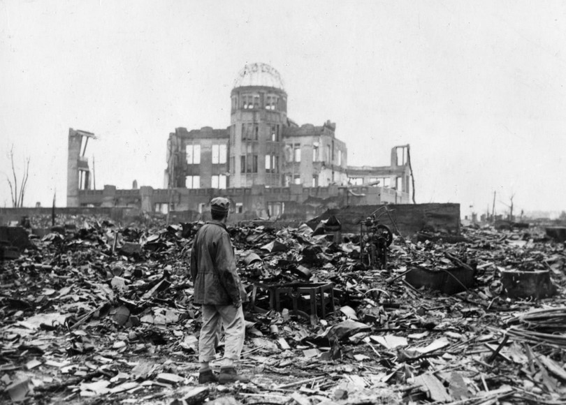 老照片,1945年的日本广岛,这里刚刚遭到原子弹的轰炸