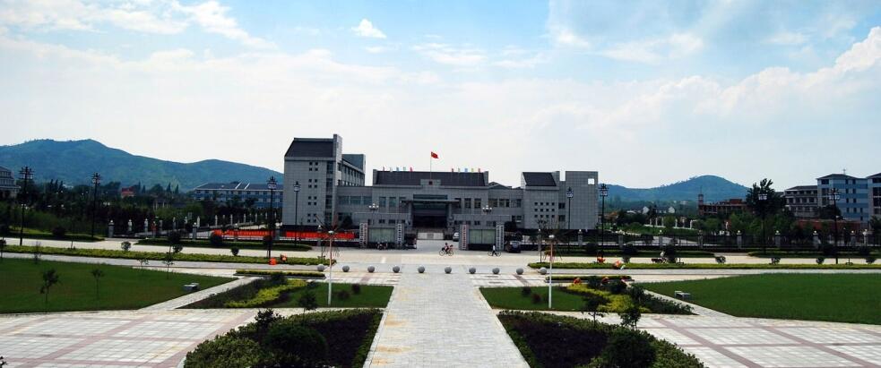 安徽合肥庐江县一个大镇,是全国重点镇,拥有温泉旅游资源