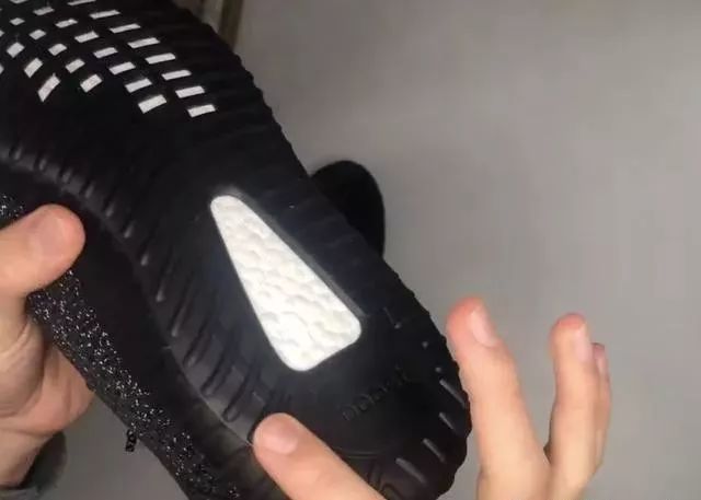 yeezy350黑满天星:为什么莆田的和正品总差那么一点