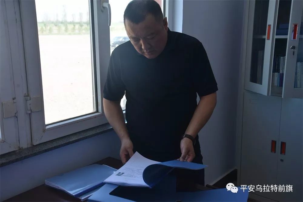 政法委书记李碧华和乌拉特前旗政府副旗长,公安局局长贾净博一行到