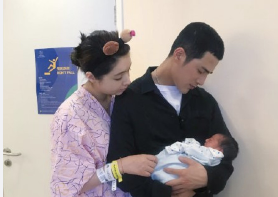 姜潮麦迪娜一家三口照首曝光:男人爱不爱你,生完孩子就知道了