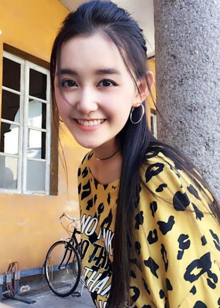 有种"整容"叫蒋依依剪短发,高冷御姐瞬间化为青春可爱